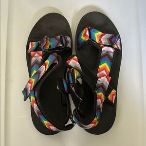 Black Sandals with Adjustable Straps and Comfort Design